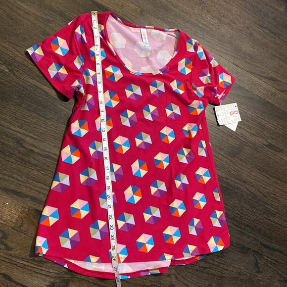 Lularoe Classic T Shirt Pink Geometric Small S New NWT - Picture 3 of 7